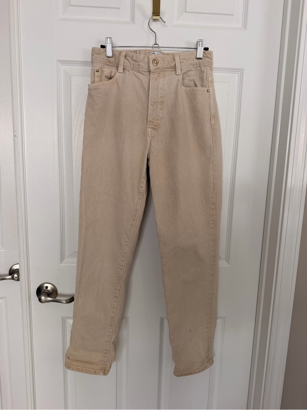 Zara Women’s Straight Jeans in Beige